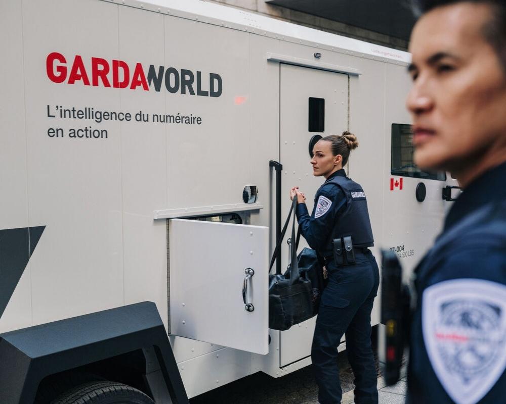 Gardien de sécurité GardaWorld Gestion du numéraire